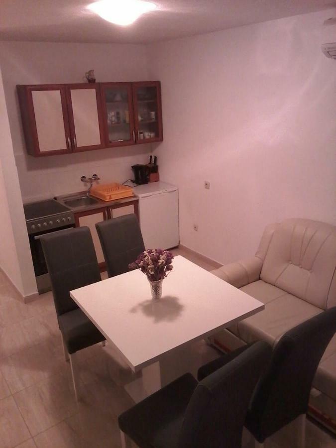Apartments Katarina โตรกีร์ ภายนอก รูปภาพ